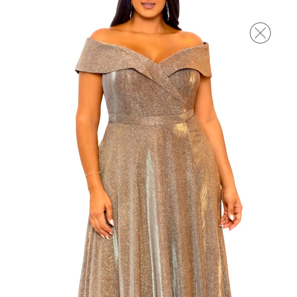 Off the Shoulder Gold Gown
XSCAPE NWT